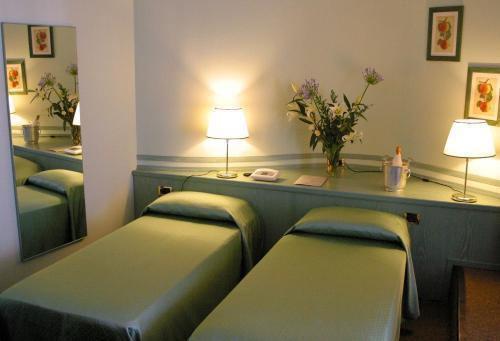 Albergo Della Corona Binasco Ngoại thất bức ảnh