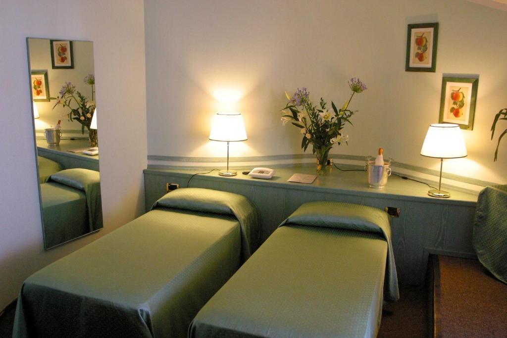 Albergo Della Corona Binasco Phòng bức ảnh