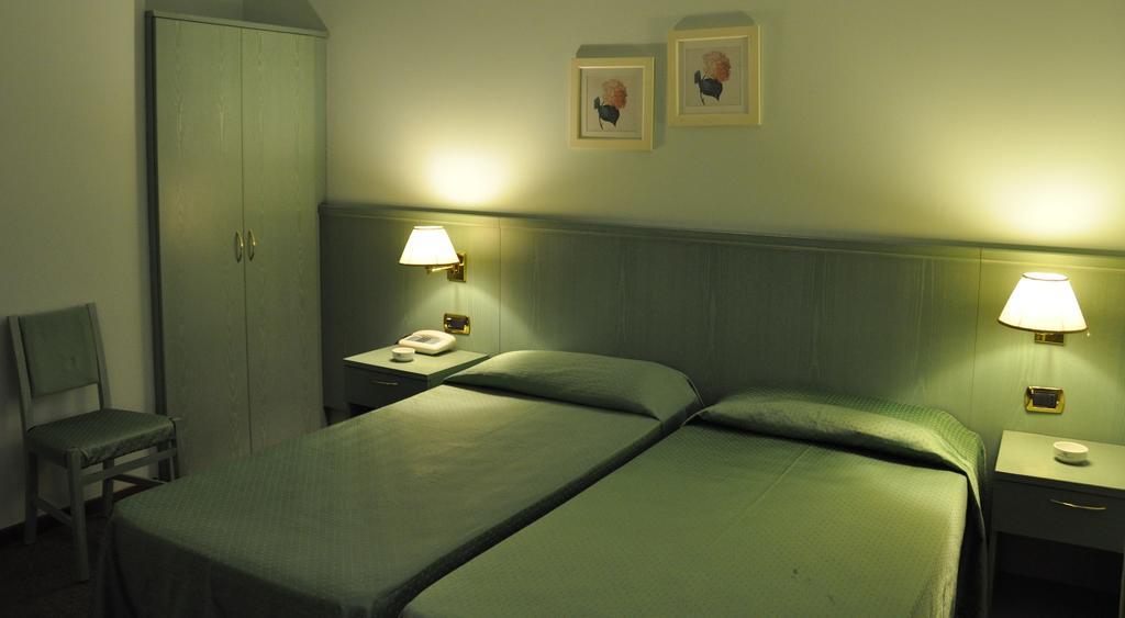 Albergo Della Corona Binasco Ngoại thất bức ảnh