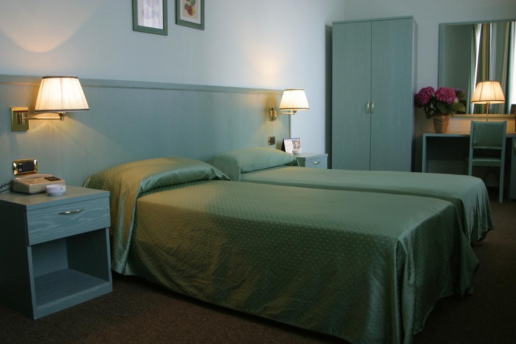 Albergo Della Corona Binasco Ngoại thất bức ảnh